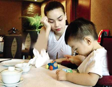 Hà Hồ, Thuỷ Tiên lọt top kiều nữ 'ăn cơm trước kẻng'