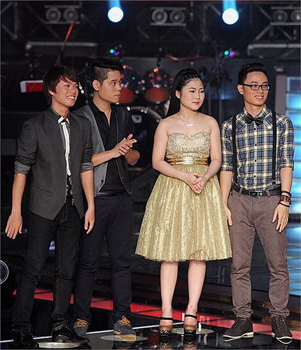 Dù ngoại hình không đẹp, thấp và hơi mập, khuôn mặt không xinh xắn như nhiều thí sinh khác nhưng giọng hát trời phú đã là làm cho Hương Tràm tỏa sáng. Cô bé này phá tan hoài nghi của khán giả về việc thí sinh The Voice chỉ hát tốt tiếng Anh mà kém hơ