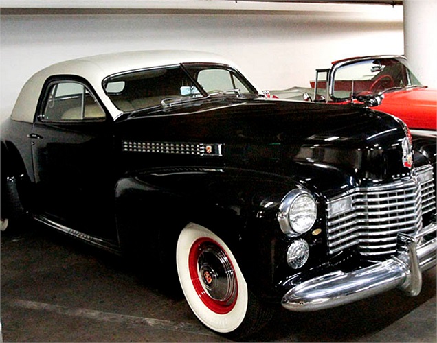 Chiếc Cadillac 1941 từng thuộc sở hữu của nam tài tử Clark Gable và nữ diễn viên Carole Lombard. 