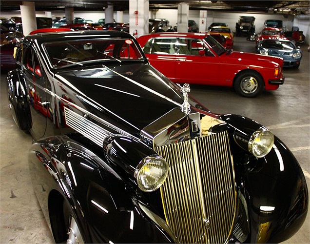 Dĩ nhiên, trong bộ sưu tập xe ở tầng hầm Bảo tàng Petersen không thể vắng bóng những chiếc Rolls Royce. 