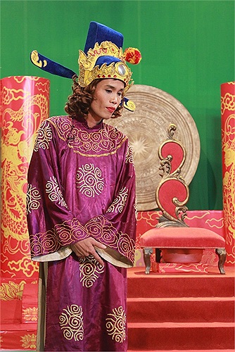 Bên cạnh táo Văn hóa Vân Dung.