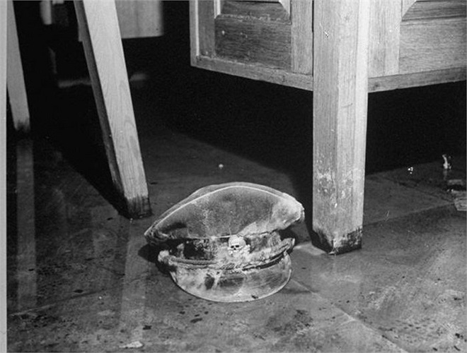 Chiếc mũ của sĩ quan cảnh sát phát xít SS với biểu tượng đầu lâu