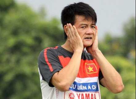 HLV bạt tai, uống thuốc ngủ vì Văn Quyến