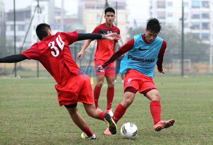 HLV bạt tai, uống thuốc ngủ vì Văn Quyến