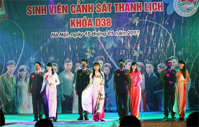 Tiết mục văn nghệ nhảy hiện đại được nhiều học viên hưởng ứng.