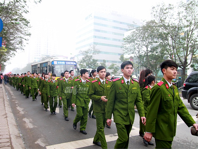 Trong buổi sáng ngày 20/1, hàng trăm học viên Học viện Cảnh sát nhân dân cùng tham gia diễu hành cổ động hiến máu cho Ngày Chủ nhật Đỏ