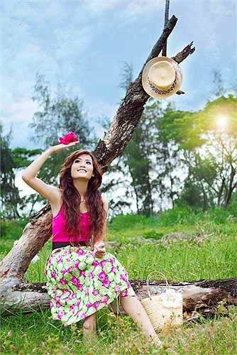 Thi đậu một lúc 2 ngành Sân khấu & Điện ảnh và Báo chí, Hồ Thị Tường Vy đã lựa chọn nghề báo vì cô tin rằng trở thành một nhà báo vẫn có cơ hội được theo đuổi con đường nghệ thuật.