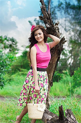 Bên cạnh đó, cô gái trẻ trung xinh đẹp này cũng đang là một MC truyền hình được khán giả yêu thích