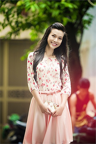 Tại cuộc thi Hoa khôi thể thao - Miss Sport 2012, Hoàng Oanh nhận giải thưởng hoa khôi có gương mặt khả ái.