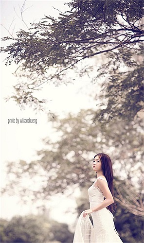 Phảng phất trong vẻ đẹp của thiếu nữ này vẫn có một chút buồn thể hiện chủ đề của bộ ảnh