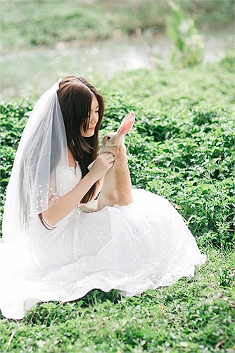 Quan niệm sống của cô là luôn tôn trọng mình, tôn trọng người khác và phải có trách nhiệm đối với hành vi của mình.