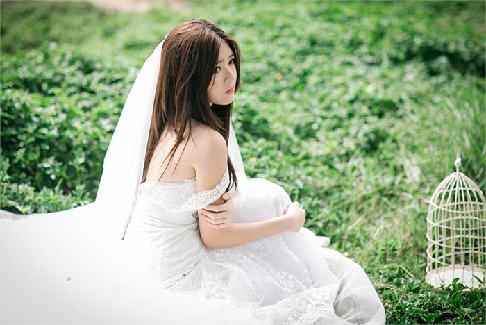 Trong mắt bạn bè, Lilly Luta là một cô gái hài hước, nhí nhảnh, mơ mộng.