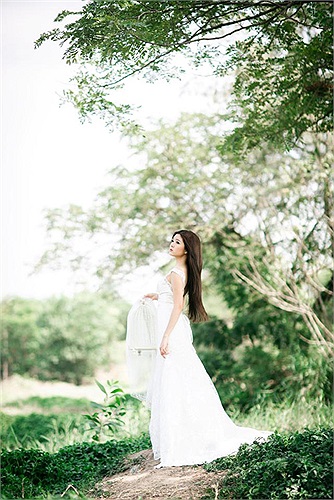 Trong bộ ảnh cưới này, Lily Luta toát lên vẻ đẹp trong trẻo như một thiên thần