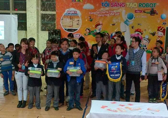 Học sinh Hà Nội và cuộc chiến robot gay cấn