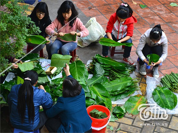Hôm qua (29/1) Đêm hội bánh chưng chào xuân 2013 của trường THCS Marie Curie (Hà Nội) đã chính thức bắt đầu với các hoạt động thú vị. 