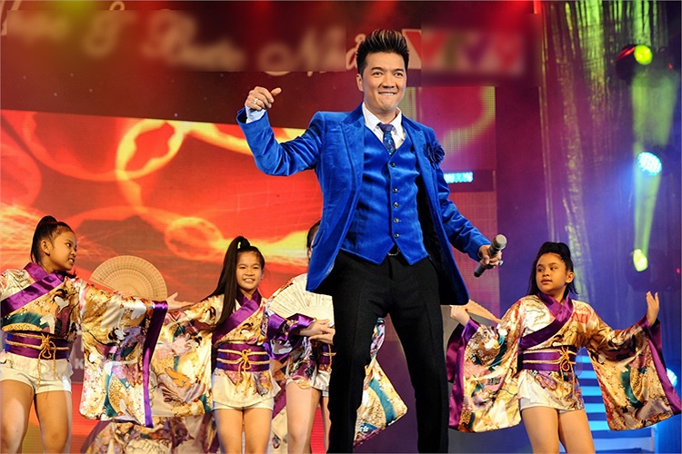 Một ca sĩ khiến khán giả hào hứng và ở lại đến giờ chót không ai khác chính là Đàm Vĩnh Hưng. Anh đã cùng với vũ đoàn độc quyền của mình – vũ đoàn ABC Kids – có một màn trình diễn không thể rời mắt. 