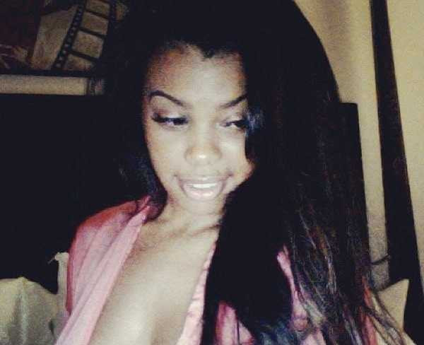 Justin Bieber công khai sàm sỡ fan nữ