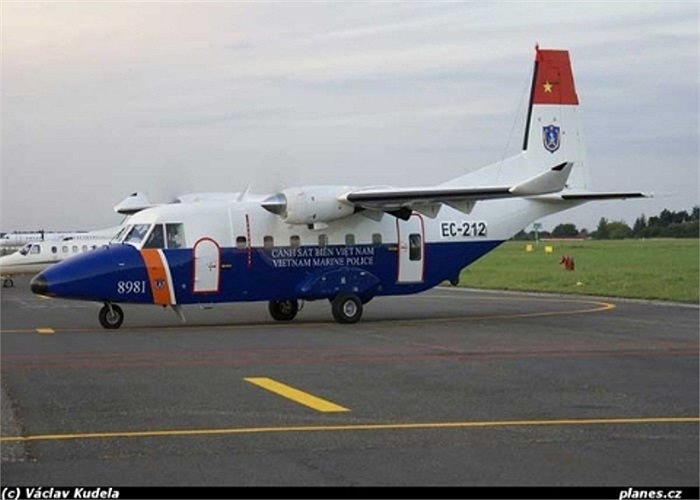 Máy bay trang bị hai động cơ tuốc bin cánh quạt TPE-331-12JR-701C cho phép đạt tốc độ khoảng 370km/h, tầm bay 1.811km, trần bay 7.295m. Do đó tạo ra khả năng cơ động tuyệt vời cho nhiệm vụ giám sát trên biển hoặc trên đất liền. Đây cũng là loại máy b