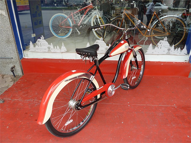 Xe có 7 tốc độ và có nút điều khiển trên tay lái để chuyển số.