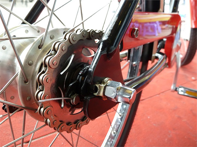  Chiều dài xe ở mức 1.428 mm, cao 1.041 mm, thuộc loại khá cao. 