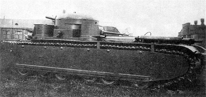 Chiếc T-35 đầu tiên ra đời vào tháng 8/1932 với trọng lượng 42 tấn và lớp vỏ giáp dày 40mm