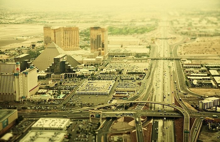 Những công trình nổi tiếng ở Las Vegas, Nevada cũng không tránh khỏi số phận bị biến thành 'đồ chơi'