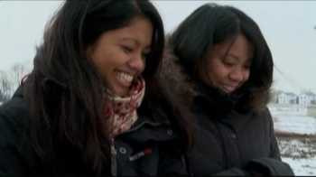 Kỳ lạ cặp song sinh gặp nhau sau 30 năm