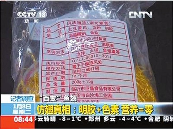 Phóng viên CCTV đã thâm nhập làm nhân viên bếp tại một nhà hàng để tìm hiểu sự việc. Một đầu bếp nói: “Các nhà hàng cao cấp trộn vây cá mập giả với vây cá mập thật làm món canh phục vụ khách'