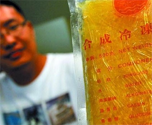 Hồi tháng 8, dư luận Trung Quốc rúng động vì phát hiện vây cá mập làm từ cao su