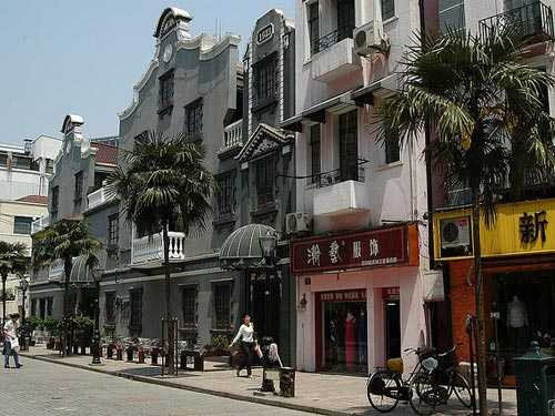 Lấy lẩu thừa nấu súp, một chủ quán bị bắt