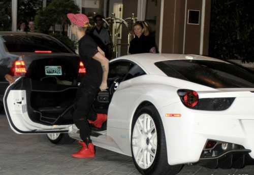 Lộ ảnh Justin Bieber sử dụng cần sa