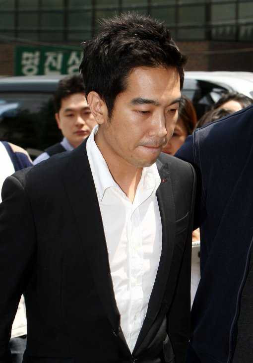 Lộ tin nhắn gạ tình của ca sĩ Hàn Quốc