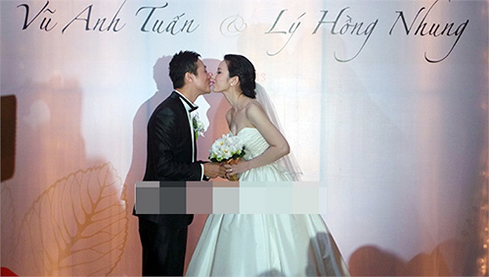 Có lẽ vì muốn tạo một không gian nhỏ ấm cúng cho đám cưới của mình, Anh Tuấn không hề công khai rộng rãi với giới truyền thông. FB của anh chàng cũng không tiết lộ chút ít thông tin gì. 