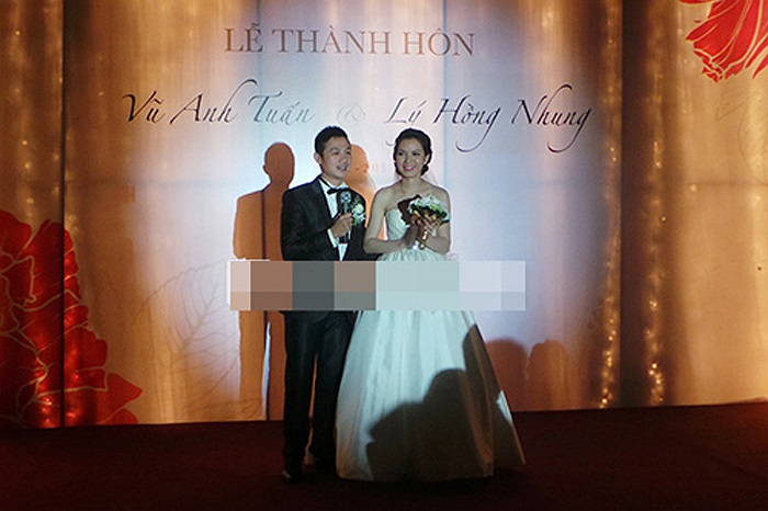 Chỉ khi những bức ảnh trên bị rò rỉ, khá đông bạn bè của Anh Tuấn mới biết đến hỷ sự này. 