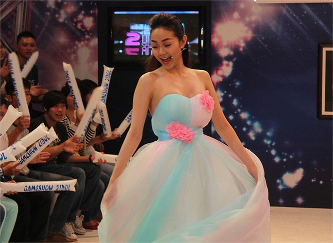 Vẻ đẹp rạng ngời, trong sáng như thiên thần của công chúa Minh Hằng cũng đã làm ngẩn ngơ hàng loạt fan 