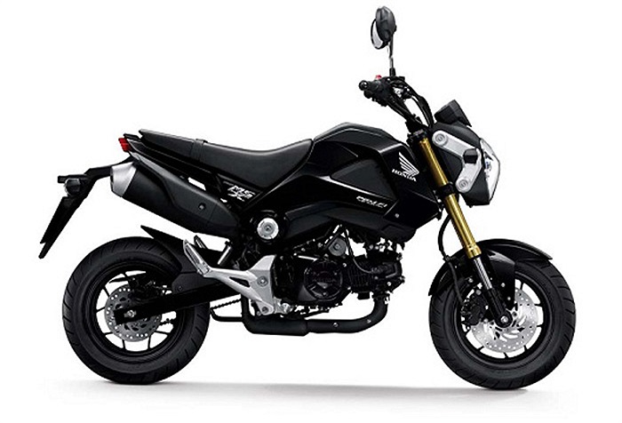 Phần đầu và đuôi xe có khá nhiều điểm tương đồng với mẫu xe tay ga Zoomer-X, đặc biệt ở cụm đèn pha và đèn xi-nhan. 