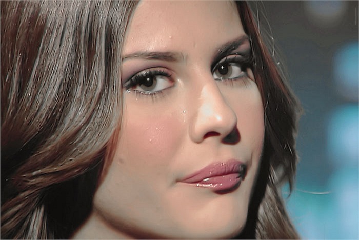 Năm 2009, Caramis khi mới 18 tuổi đã lọt vào chung kết hoa hậu Italia