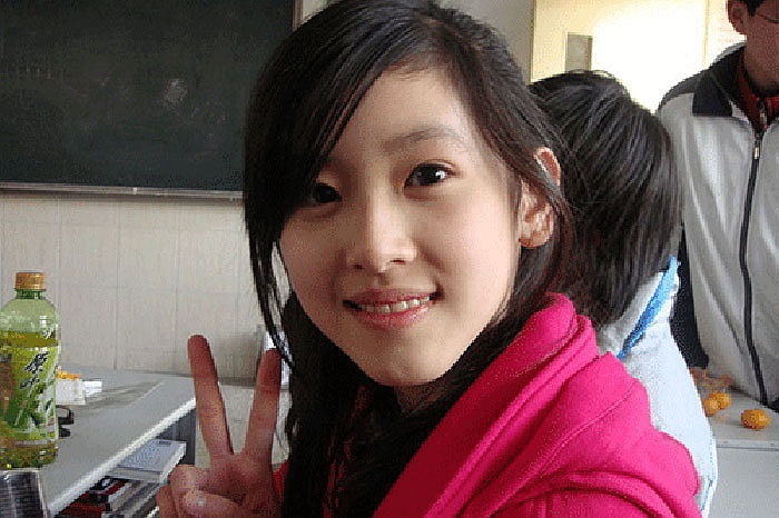 Khi bức hình chụp Chương Chiết Thiên đang cầm một cốc trà sữa được post lên mạng ngay lập tức cô nàng trở thành một hiện tượng trong giới trẻ.