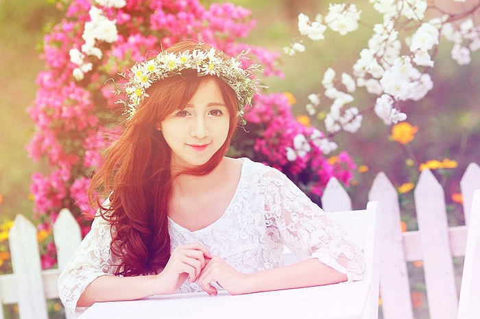 Hà Mốc tên thật là Dương Thu Hà, hiện đang là sinh viên trường ĐH Lao động Xã hội Hà Nội