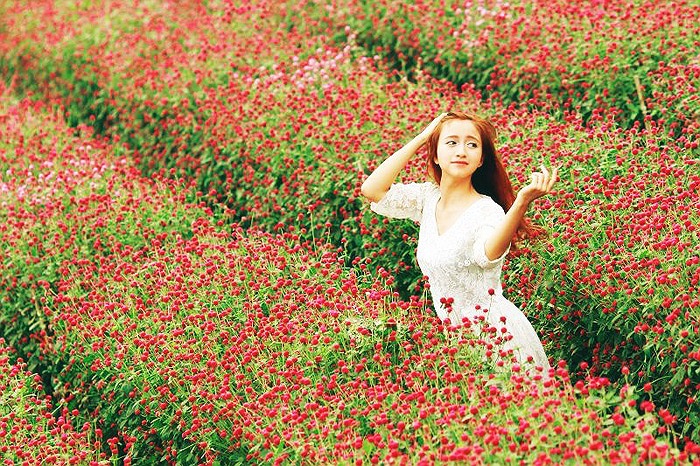 Cô bạn này từng đạt giải trong các cuộc thi Tiếng hát học sinh phổ thông, làm MC cho một số chương trình của nhà trường