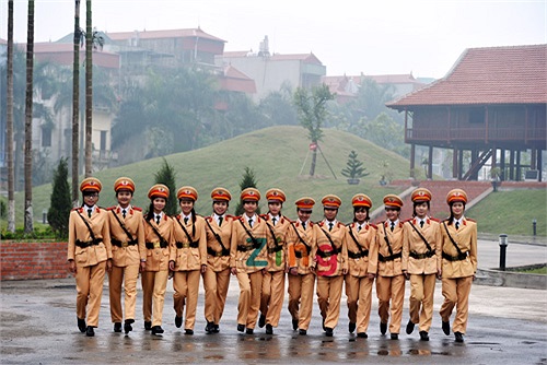 Những nữ cảnh sát sẽ điều tiết giao thông trong tương lai.