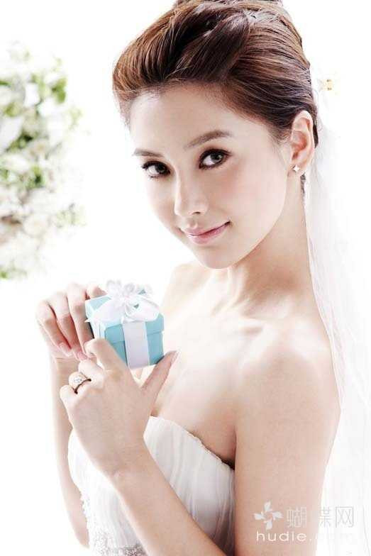 Ngất ngây nhan sắc tân Tứ tiểu Hoa đán