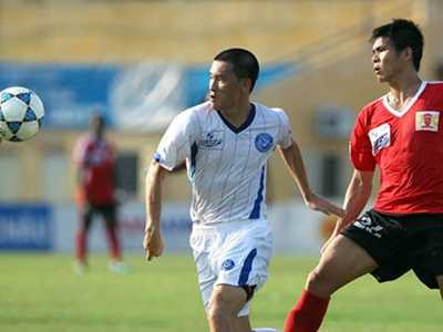 Nghi án Công Vinh 'đá bể nồi cơm' đàn anh