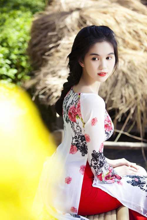 Ngọc Trinh: 'Cứ bảo tôi đầu đất, ngốc nghếch đi!'