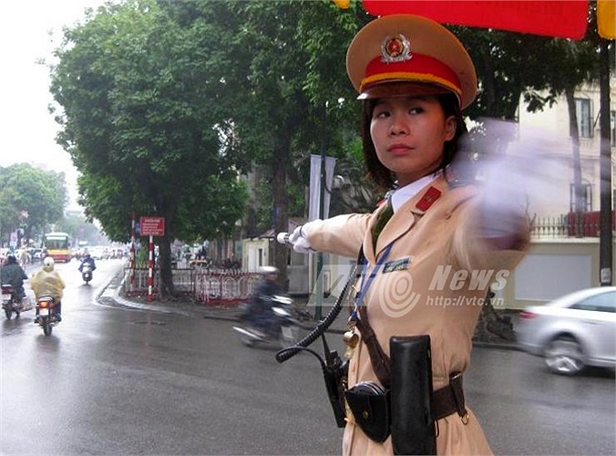 Lãnh đạo Phòng PC67 hy vọng, hình ảnh nữ CSGT trên đường phố sẽ tạo cảm giác thân thiện, gần gũi với nhân dân...