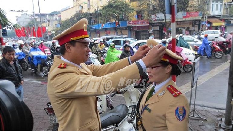 Bởi bên họ, đồng đội và nhân dân luôn sát cánh.