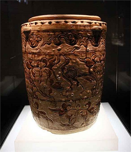 Thạp làm bằng gốm hoa nâu, thời Trần, thể kỷ 13 - 14