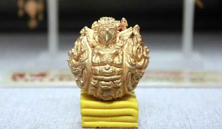 Khuyên tai bằng vàng thế kỷ 12 - 13, Chăm pa