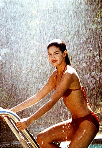 Phoebe Cates trong phim Fast Times at Ridgemont High, 1982