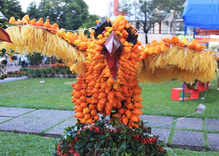 Nếu không mua, khách tham quan cũng phải bỏ ra 5.000 đồng mới được chụp ảnh với những chậu cây ngộ nghĩnh này.